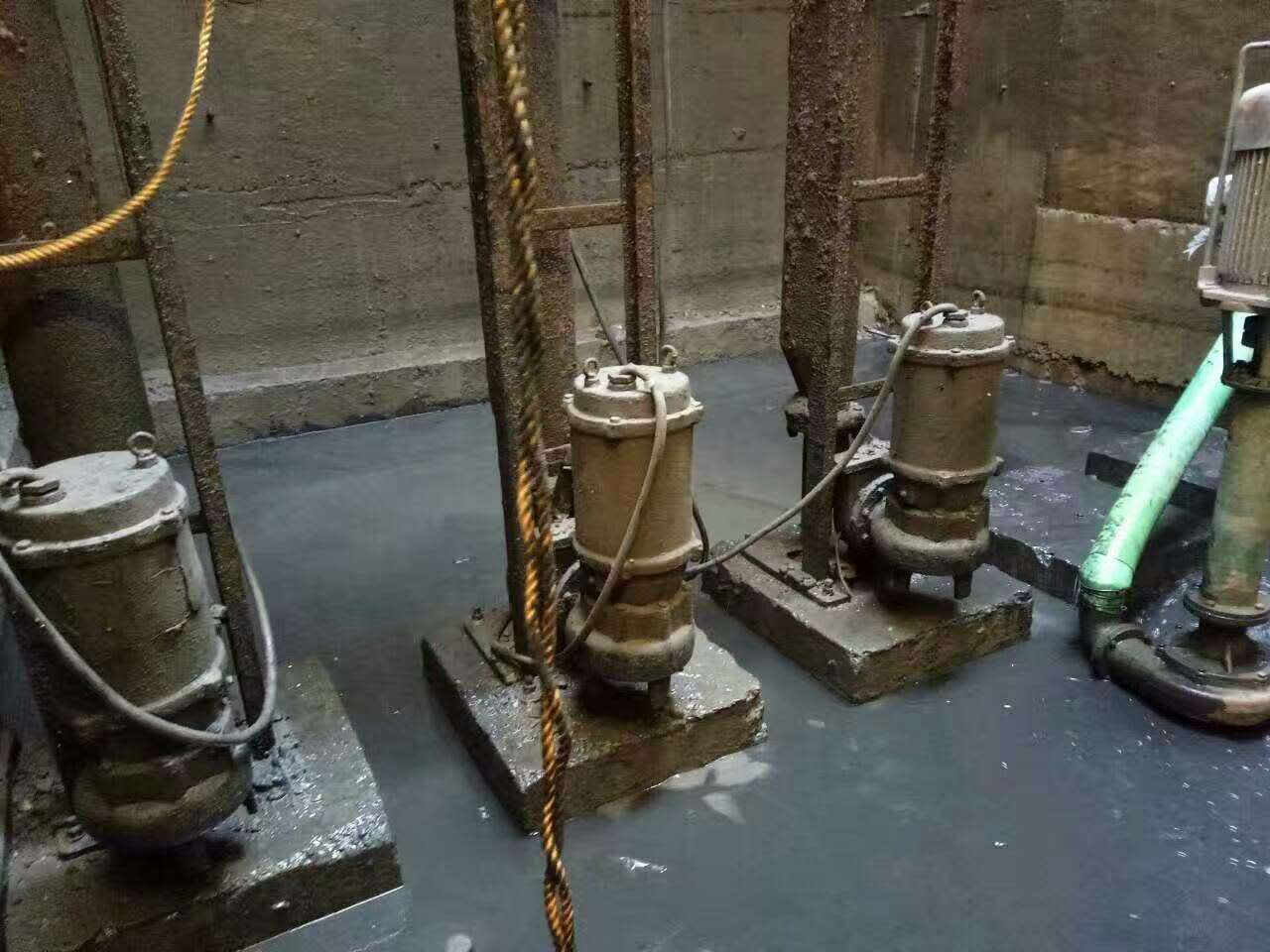 南川污水池清理